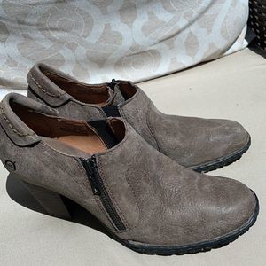 Born leather shoe booties size 7.5